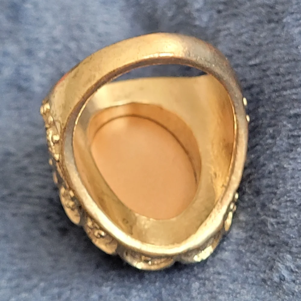 Large Boho Forever21 Ring with Paisley details. Size 8 - Picture 3 of 4